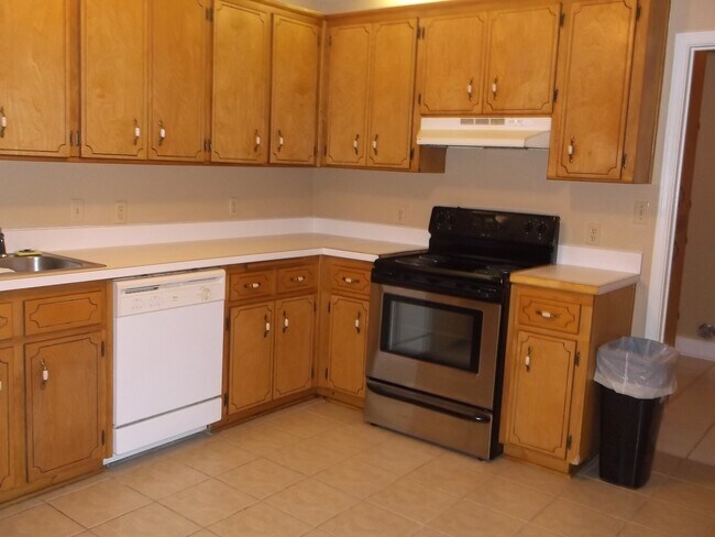 Building Photo - Rentz Ave 918 #B