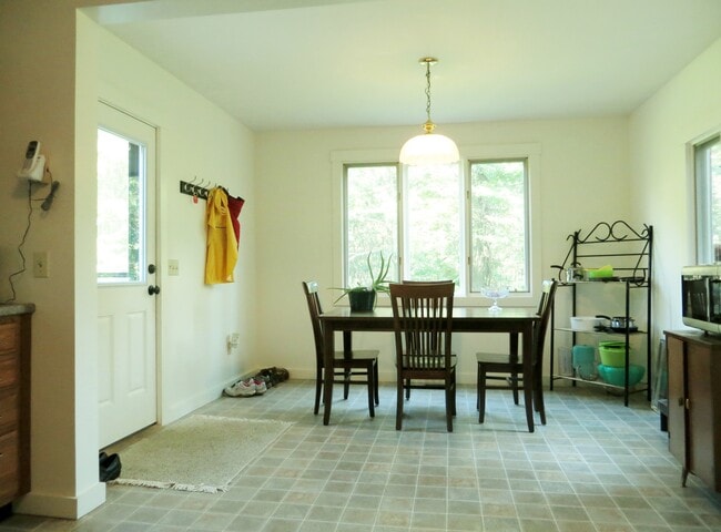 Dining area adjacent to kitchen - 82 Dill Rd