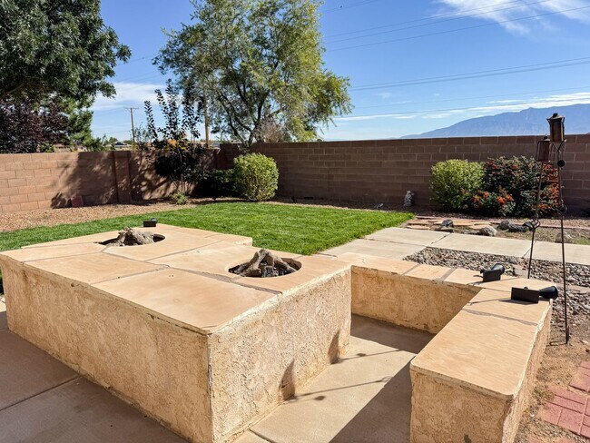 Building Photo - Spacious Home in Ventana Ranch