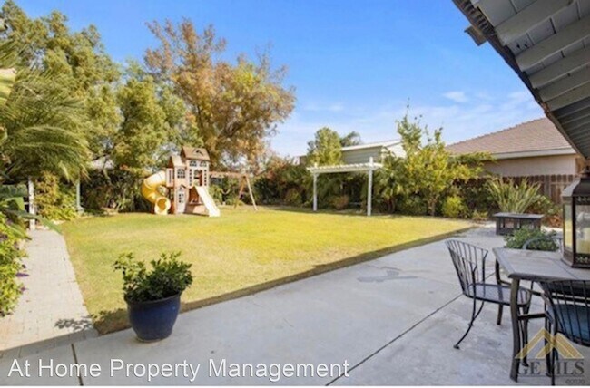 Foto del edificio - 4 br, 3 bath House - 10212 Planebrook Ave