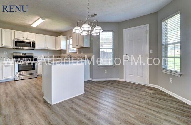 Building Photo - Now Available! 4 bedrooms 2.5 baths