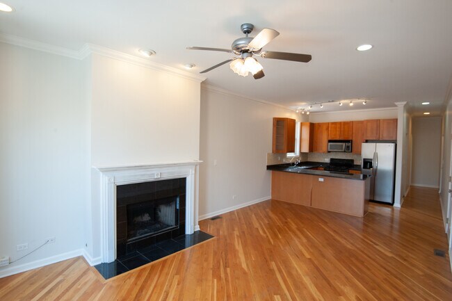 Foto del edificio - 2427 W Augusta Blvd