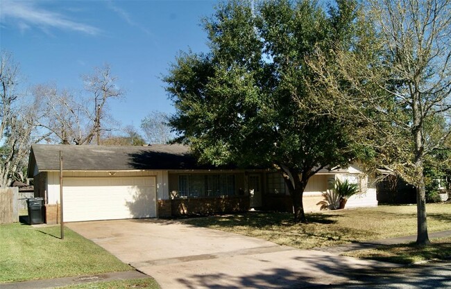 Building Photo - 5514 Arboles Dr