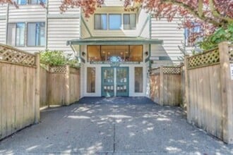 Building Photo - 13717 Linden Ave N