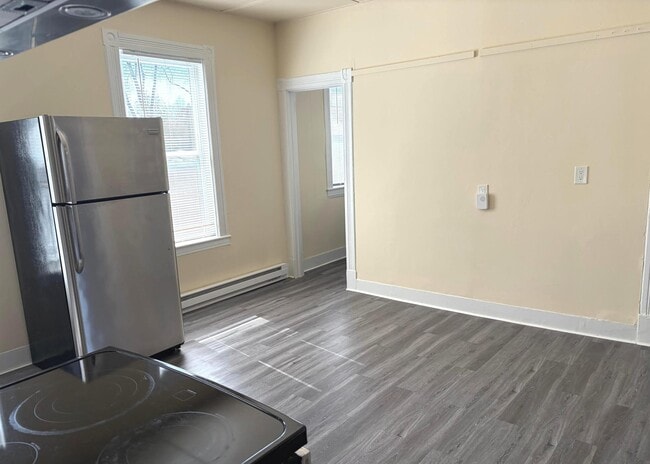 Building Photo - 137 Clifton St