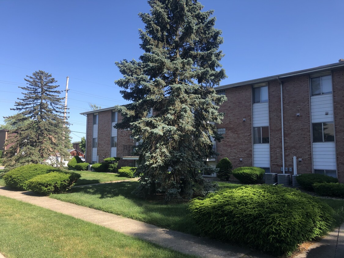 Beautiful brick building - 2740 40th St