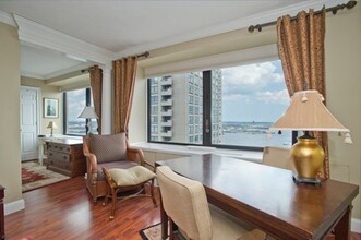 Building Photo - 65 E India Row