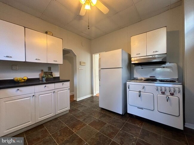 Building Photo - 5003 Roland Ave