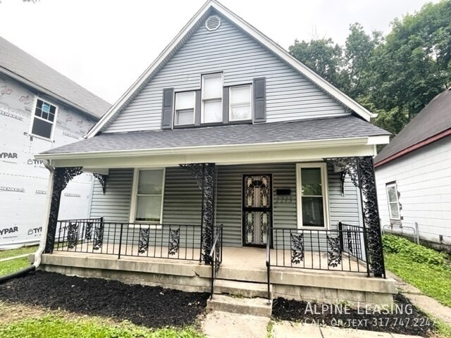 Primary Photo - 4 Bedroom Quiet street near Martin Univers...