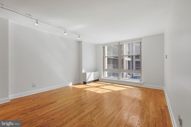 Foto del edificio - Westend/Dupont Gem!