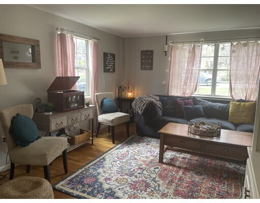 Primary Photo - 208 E Central St
