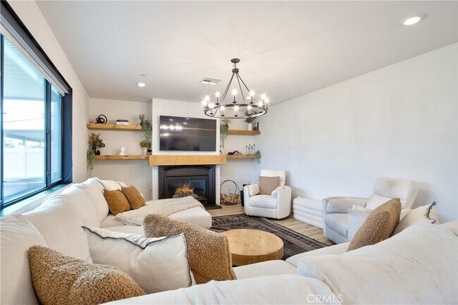 Building Photo - 33063 Table Rock Dr