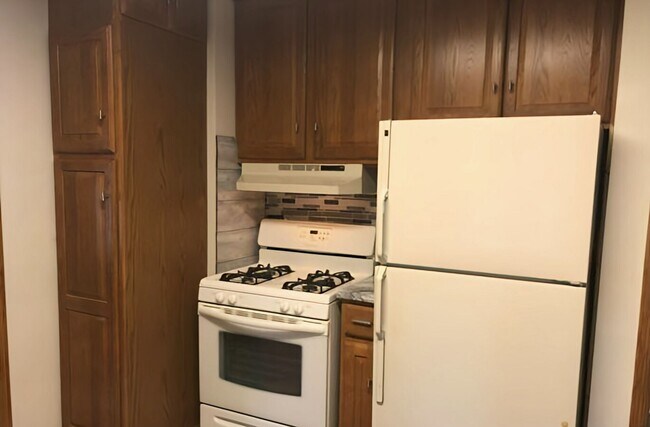 Building Photo - 3-Bedroom Home Near Aksarben For Rent – Mo...