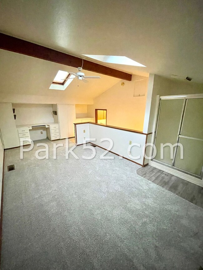 Foto del edificio - 2 Bedroom Plus Loft - University Place Duplex