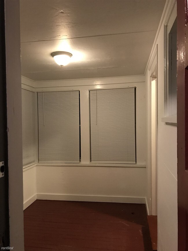 Building Photo - 3 br, 1 bath Duplex - 38 Richards St