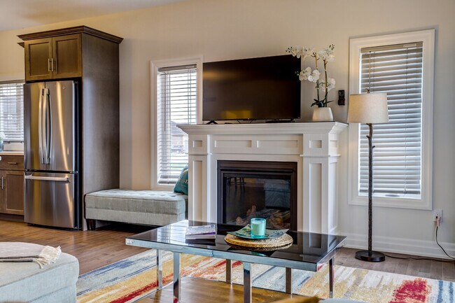 Building Photo - 364 Mary Rose Ave