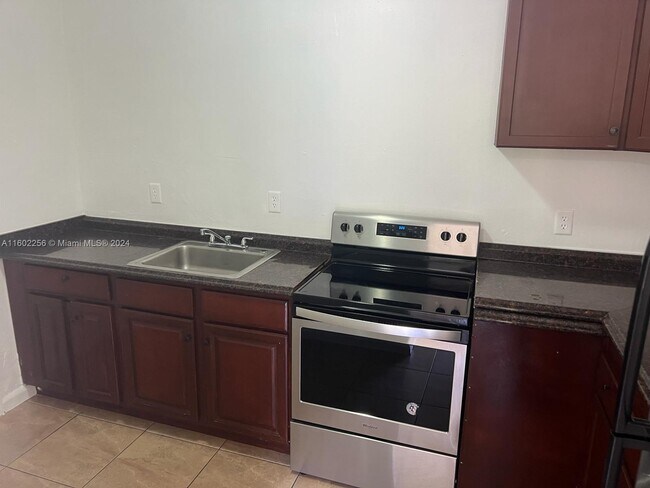 Foto del edificio - 567 NW 90th St