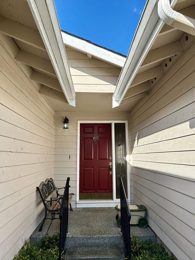 Building Photo - Lynnwood Home