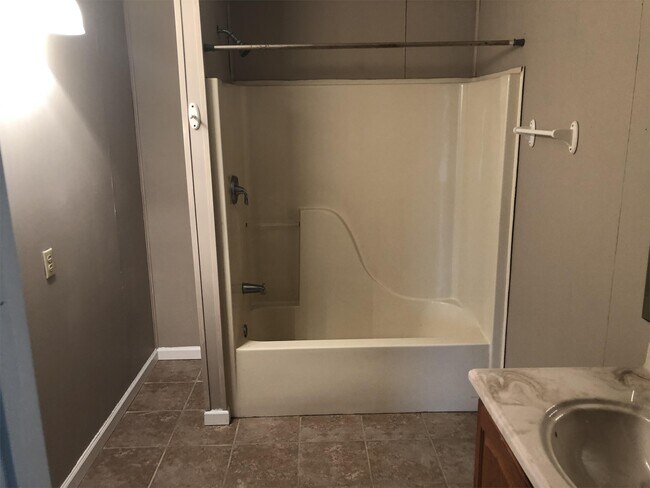 Building Photo - 160 Elgin St