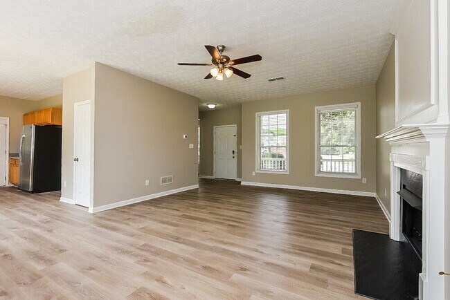 Foto del edificio - 107 Chamberlyn Ln
