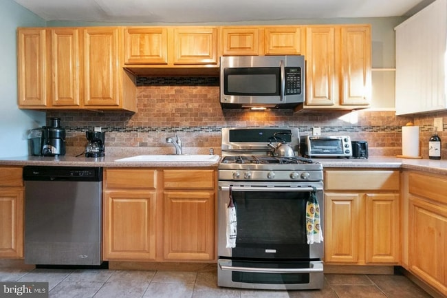 Photo - 107 N Port St Townhome