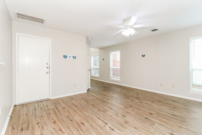 Foto del edificio - 1649 Prescott Cir