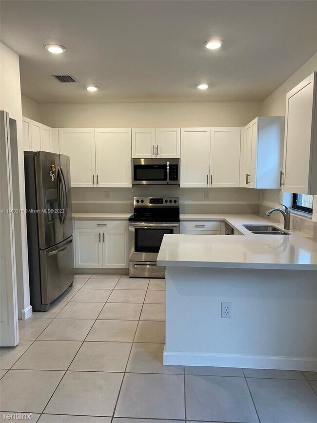 Foto del edificio - 3 br, 2.5 bath Townhome - 399 NE 211th Ter