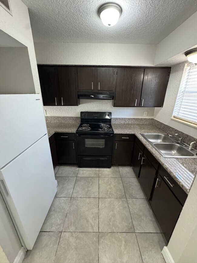 Foto del edificio - 1199 Bentley Rd