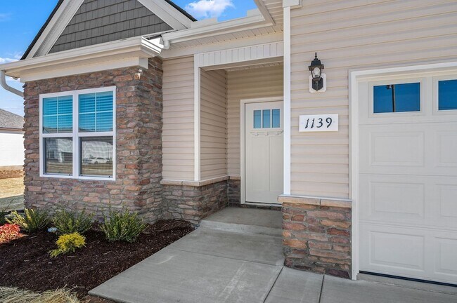 Building Photo - 1139 Bluecreek Cir