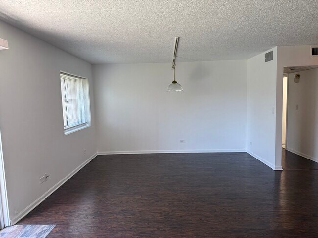 Foto del edificio - 3220 Sanders Rd