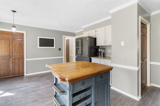 Building Photo - 7666 Wilkins Dr