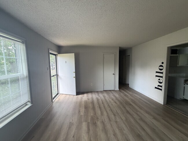 Foto del edificio - 905 Maple Dr