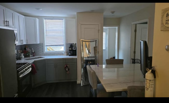 Building Photo - 925-929 Colonia Rd