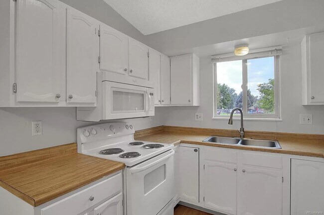 Foto del edificio - 5071 Marabou Way