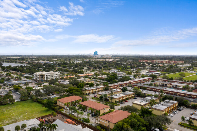 Building Photo - Town Square & Oak Landing Townhouses