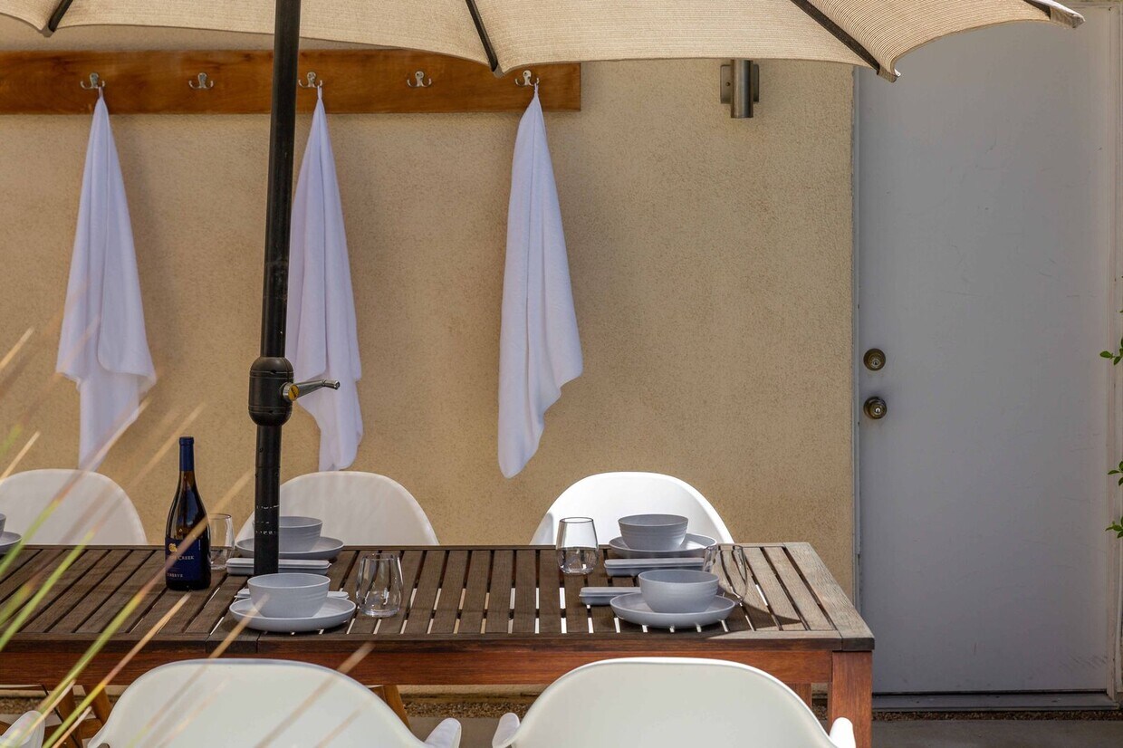 Primary Photo - Luxury Oasis with Pool in Palm Springs