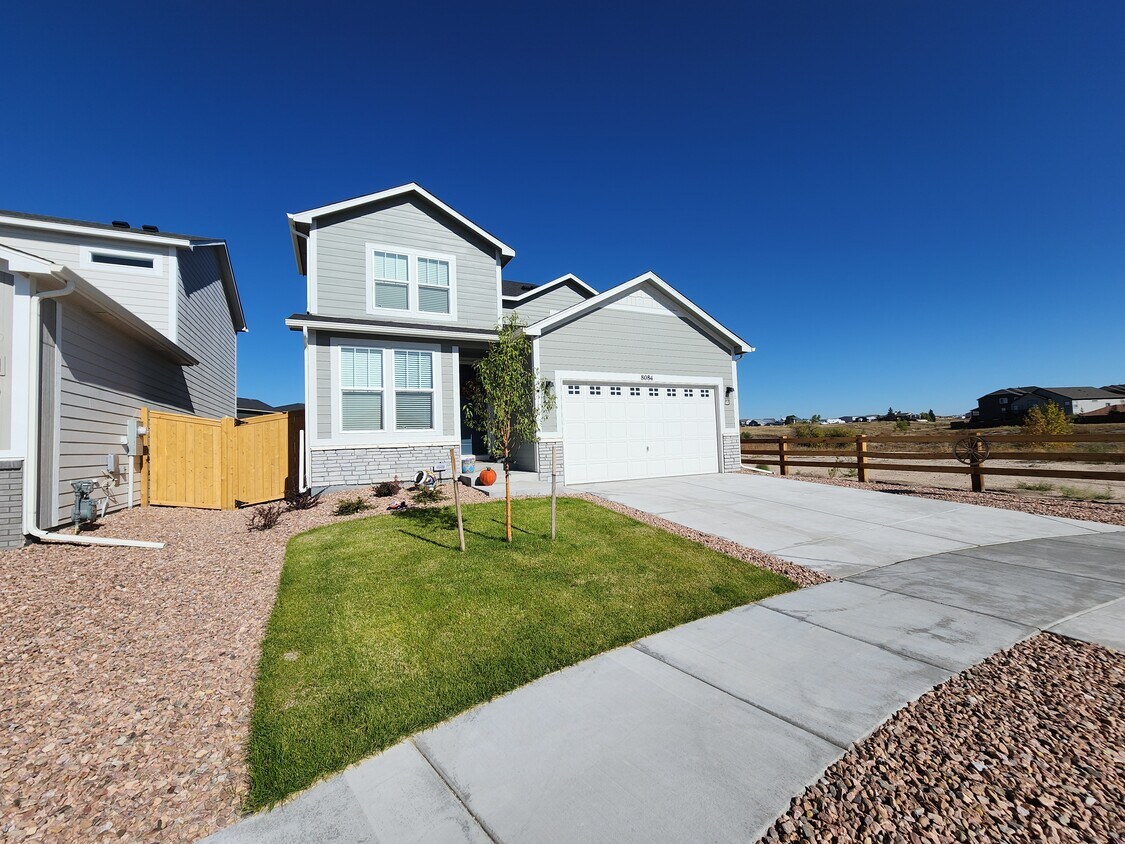Foto principal - 8084 Moosejaw Dr