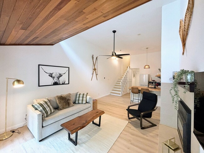 Building Photo - 948 Dawnsview Pl