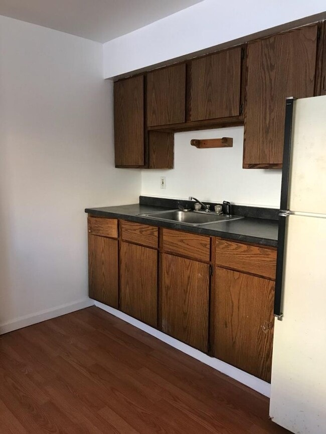 Building Photo - 241 Reifert St