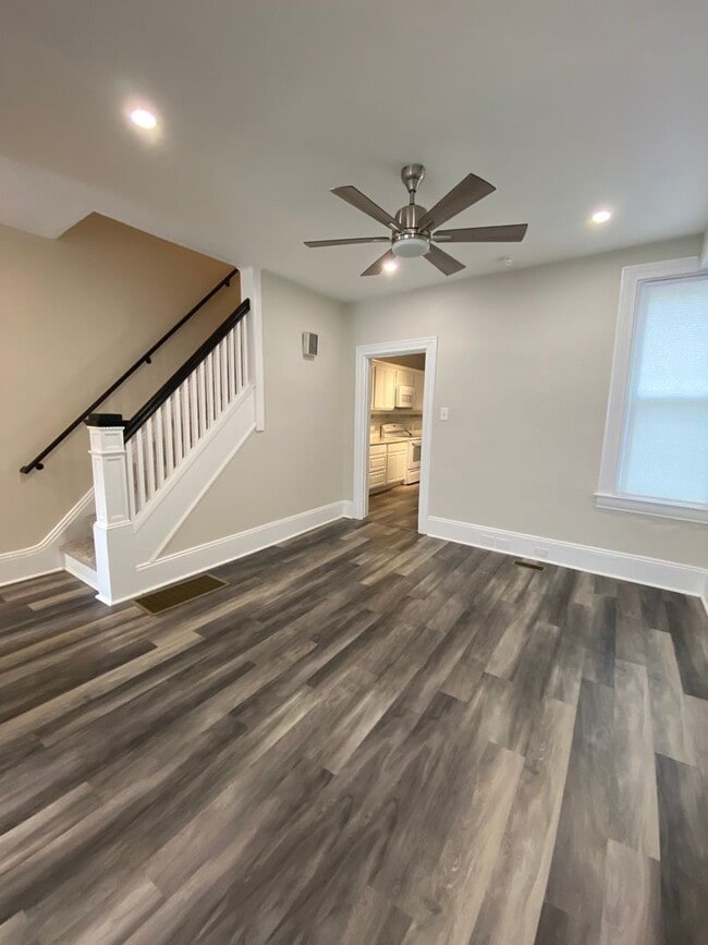 Foto del edificio - Wonderful newly remodeled 3 BR 2 BA  Home