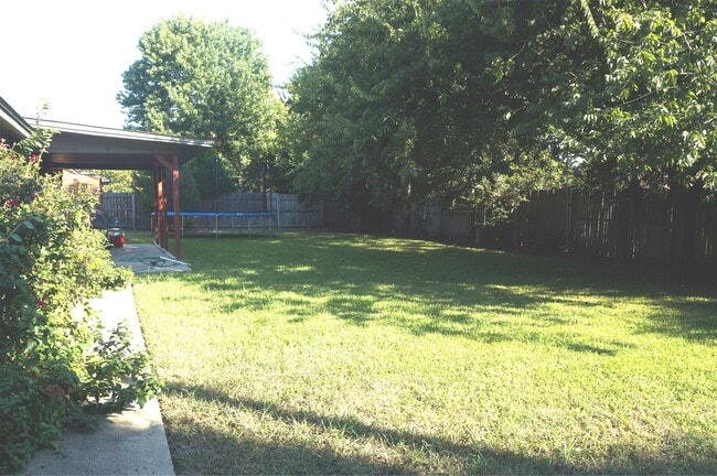Building Photo - 7400 Deaver Dr