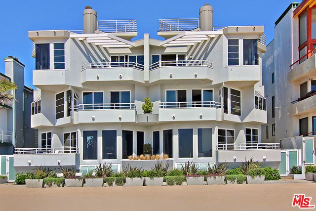 Foto del edificio - 3509 Ocean Front Walk