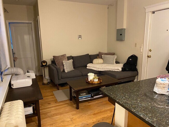 Building Photo - Awesome Student Apartment