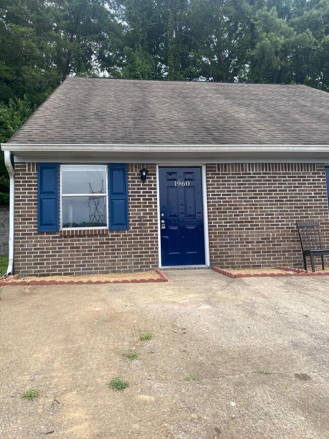 Building Photo - 1960 Alpine Ct NW