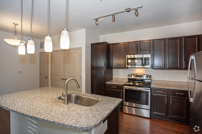 1BR, 1BA - 781 SF - The Reserve at Fountainview