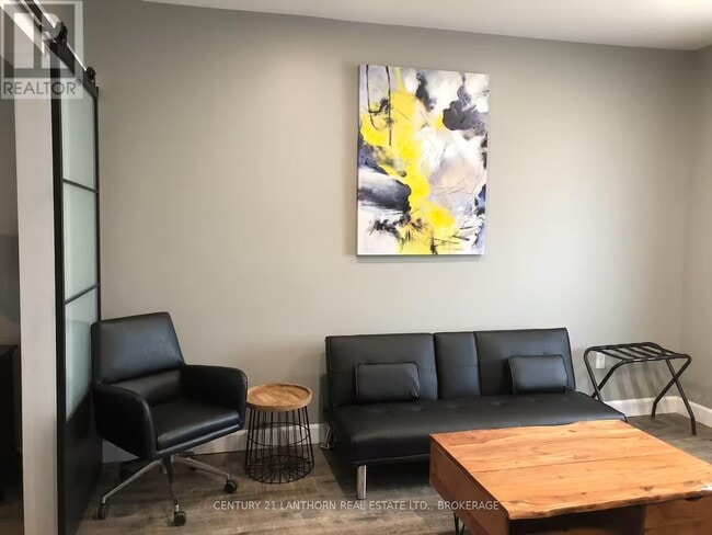 Building Photo - 45 Chestnut St