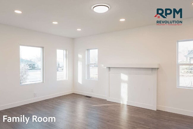 Foto del edificio - 868 Washington Blvd