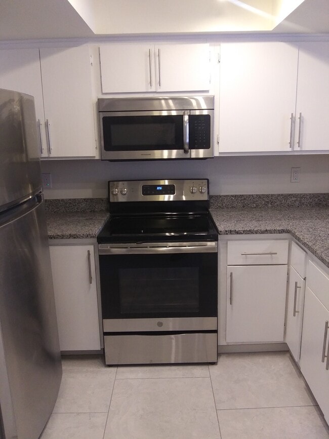 Kitchen - 520 E Weber Dr