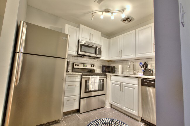 Foto del edificio - Sherwood Court Apartments
