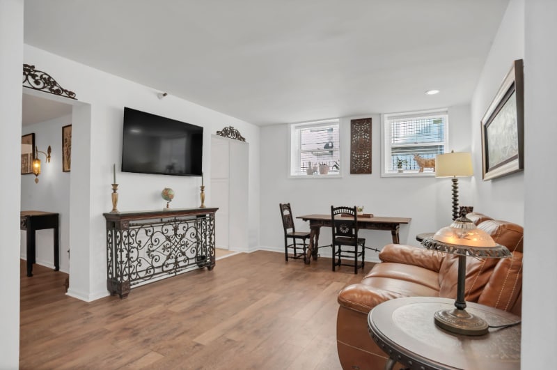 Primary Photo - 121 W Hall St